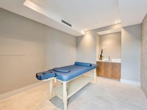 1180 N Federal Hwy 1602, Fort Lauderdale FL 33304