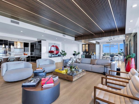 1180 N Federal Hwy 1602, Fort Lauderdale FL 33304