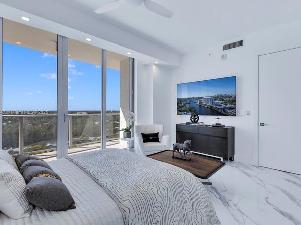 1180 N Federal Hwy 1602, Fort Lauderdale FL 33304