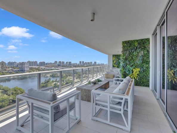 1180 N Federal Hwy 1602, Fort Lauderdale FL 33304