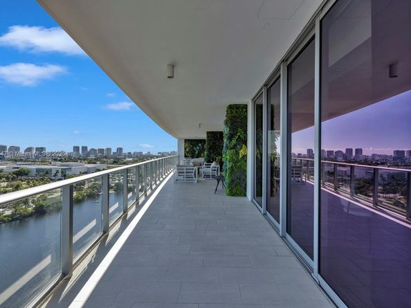 1180 N Federal Hwy 1602, Fort Lauderdale FL 33304