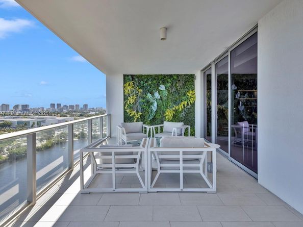 1180 N Federal Hwy 1602, Fort Lauderdale FL 33304