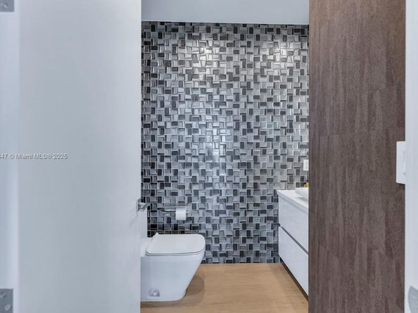 1180 N Federal Hwy 1602, Fort Lauderdale FL 33304