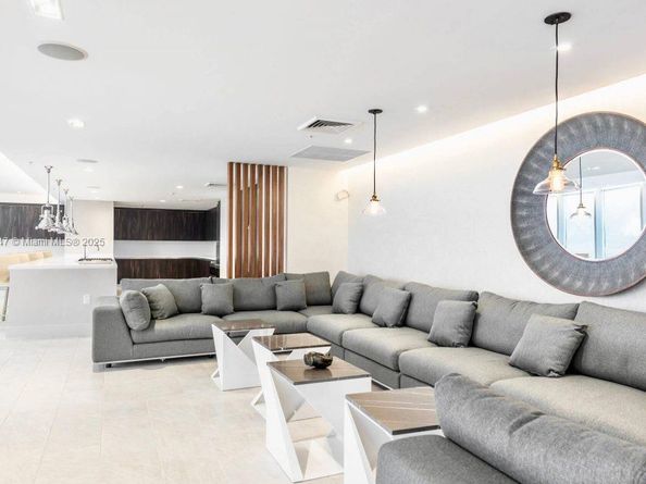 1180 N Federal Hwy 1602, Fort Lauderdale FL 33304