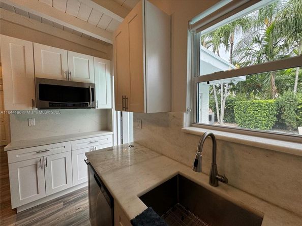2075 S Hibiscus Dr, North Miami FL 33181