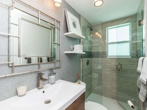 2075 S Hibiscus Dr, North Miami FL 33181