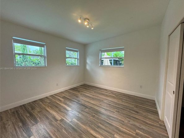 2075 S Hibiscus Dr, North Miami FL 33181