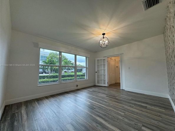 2075 S Hibiscus Dr, North Miami FL 33181