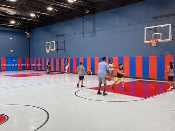 16530 Royal Poinciana Ct, Weston FL 33326