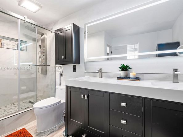 16530 Royal Poinciana Ct, Weston FL 33326