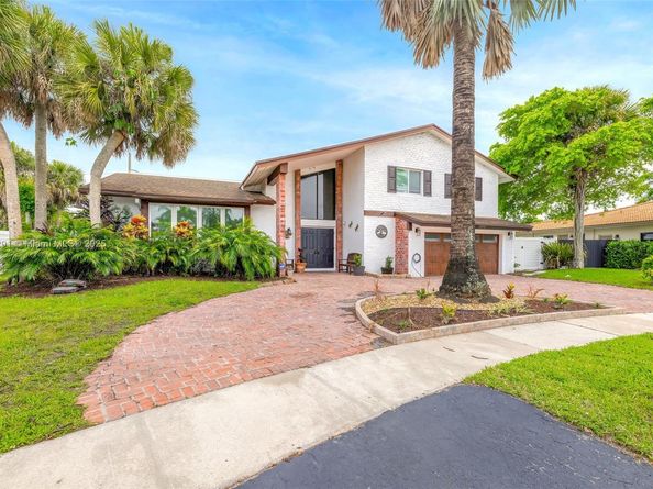 16530 Royal Poinciana Ct, Weston FL 33326