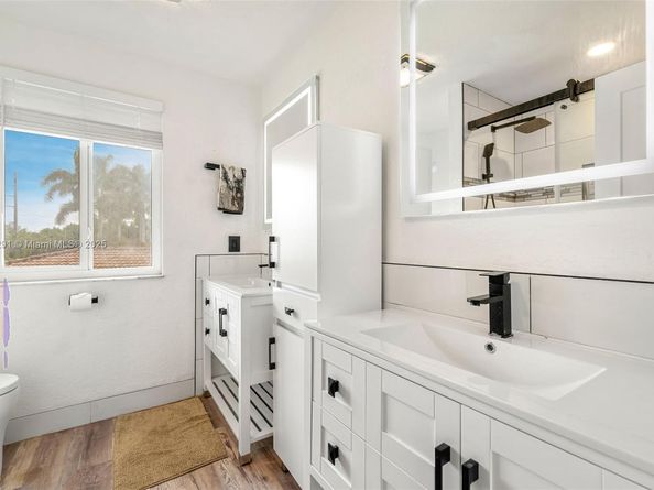 16530 Royal Poinciana Ct, Weston FL 33326