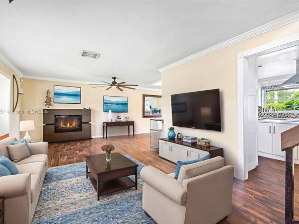 16530 Royal Poinciana Ct, Weston FL 33326