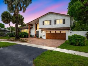 16530 Royal Poinciana Ct, Weston FL 33326