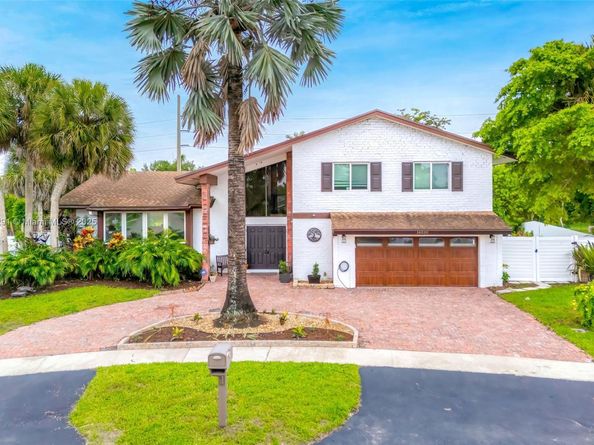 16530 Royal Poinciana Ct, Weston FL 33326