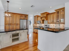 325 Cameron Dr, Weston FL 33326