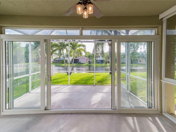 325 Cameron Dr, Weston FL 33326