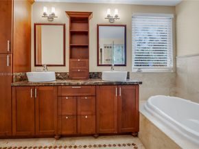 325 Cameron Dr, Weston FL 33326