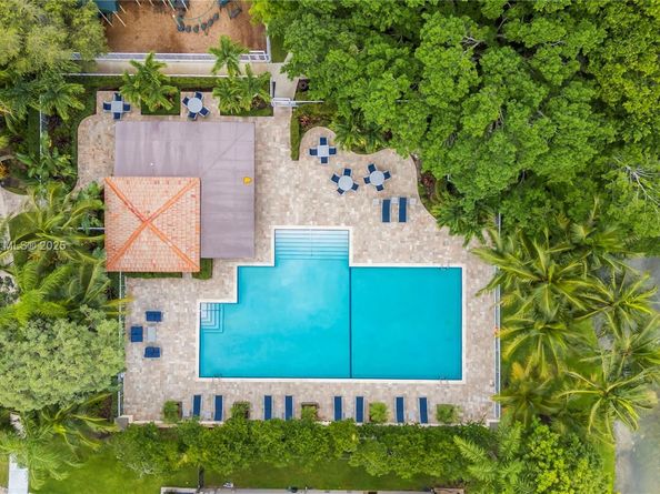 325 Cameron Dr, Weston FL 33326