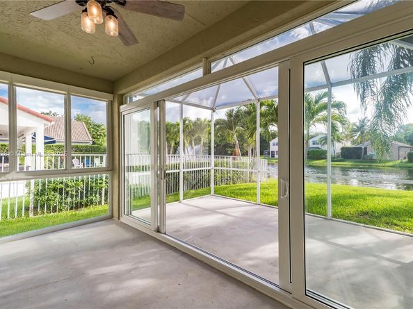 325 Cameron Dr, Weston FL 33326