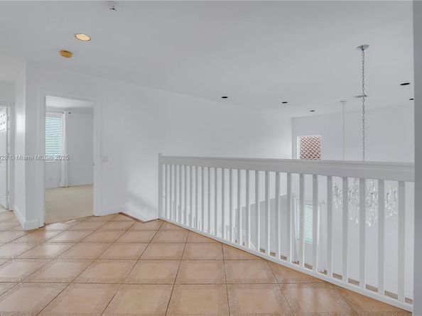 325 Cameron Dr, Weston FL 33326