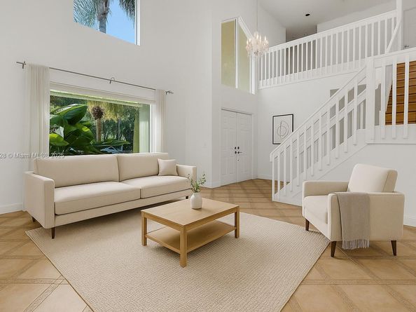 325 Cameron Dr, Weston FL 33326