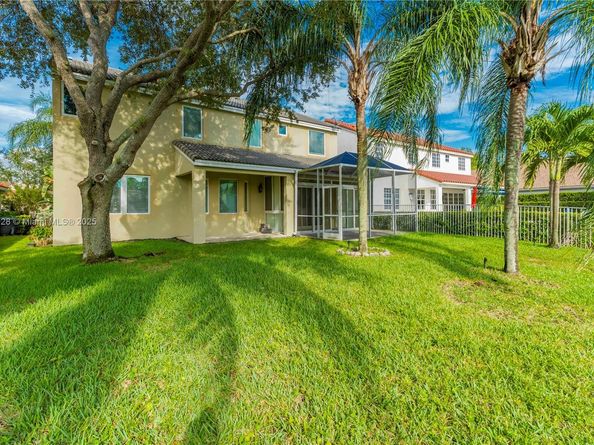 325 Cameron Dr, Weston FL 33326