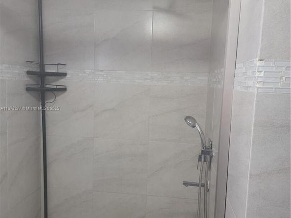 21610 NW 7th Ct, Pembroke Pines FL 33029
