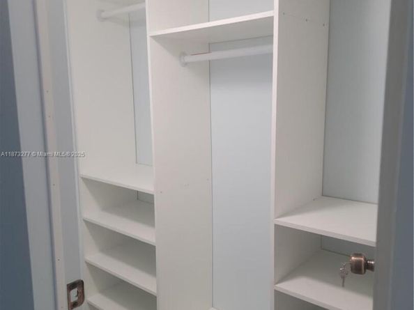 21610 NW 7th Ct, Pembroke Pines FL 33029