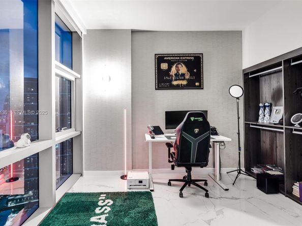 851 NE 1st Ave 4009, Miami FL 33132