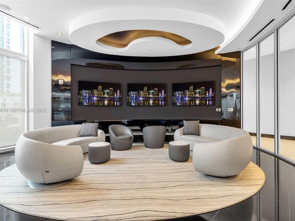 851 NE 1st Ave 4009, Miami FL 33132