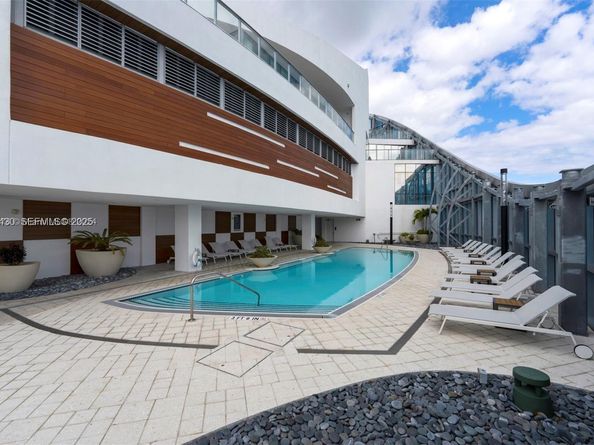 851 NE 1st Ave 4009, Miami FL 33132