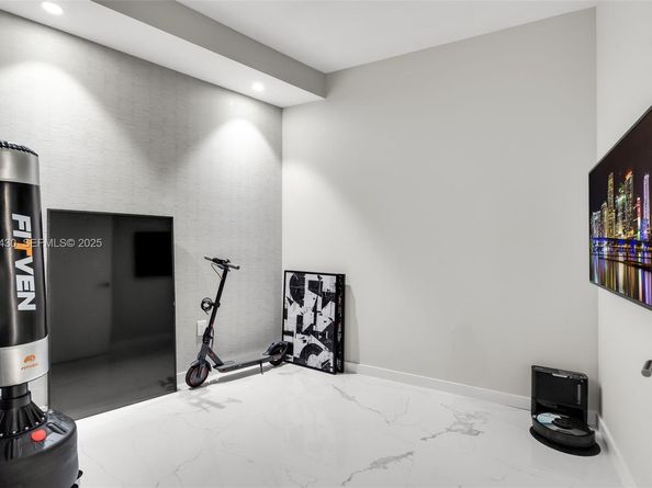 851 NE 1st Ave 4009, Miami FL 33132