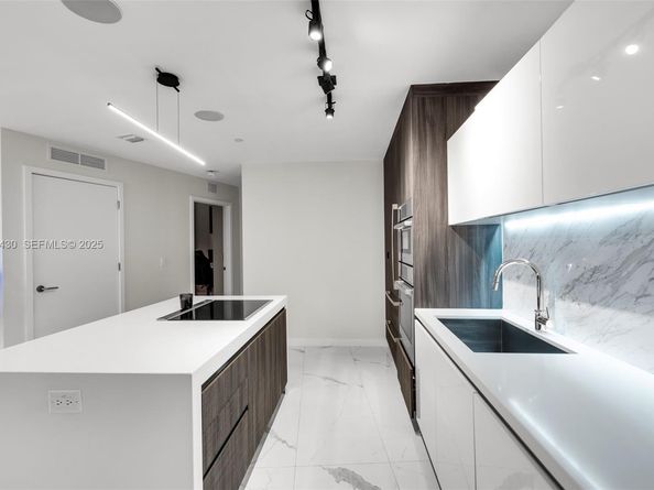 851 NE 1st Ave 4009, Miami FL 33132