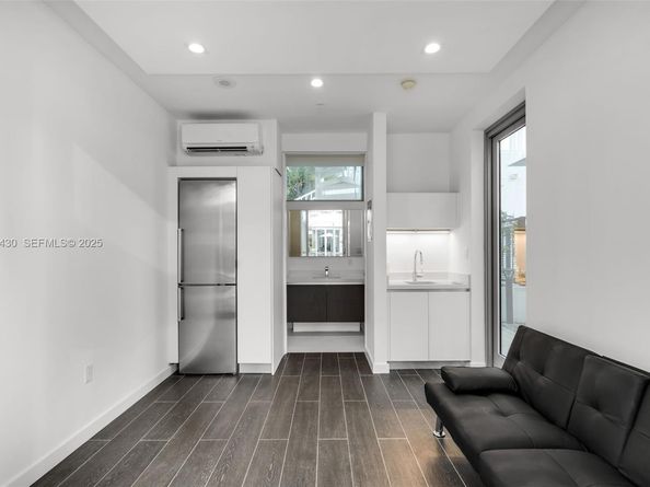 851 NE 1st Ave 4009, Miami FL 33132