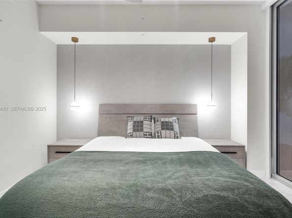 851 NE 1st Ave 4009, Miami FL 33132