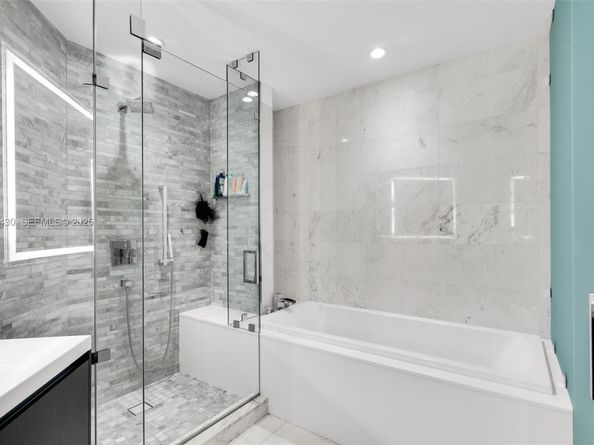 851 NE 1st Ave 4009, Miami FL 33132