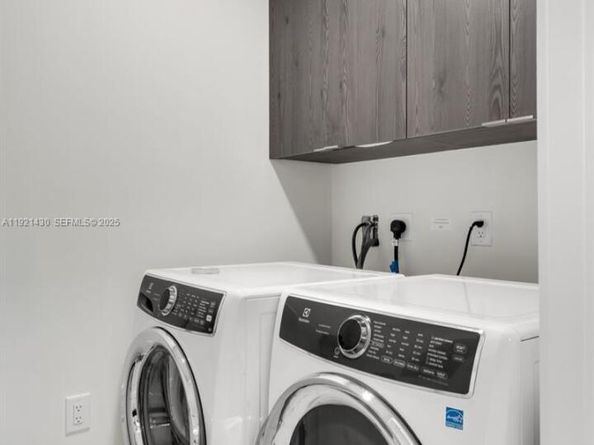 851 NE 1st Ave 4009, Miami FL 33132