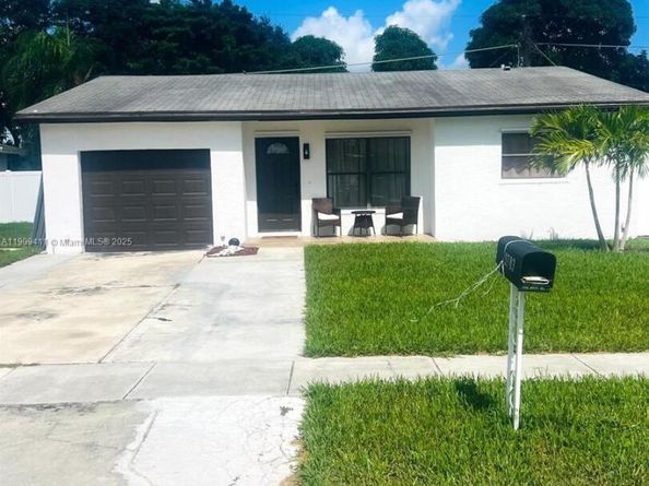 9703 SW 2nd St, Boca Raton FL 33428