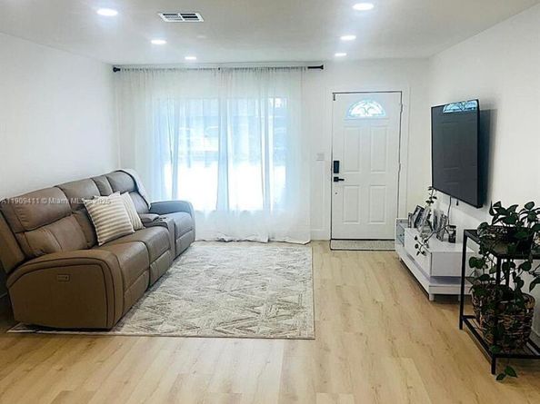 9703 SW 2nd St, Boca Raton FL 33428