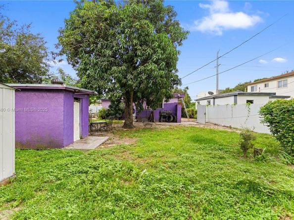 2531 NW 88th St, Miami FL 33147