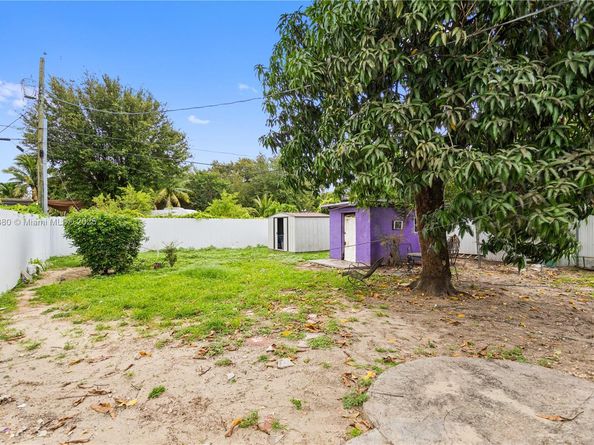 2531 NW 88th St, Miami FL 33147