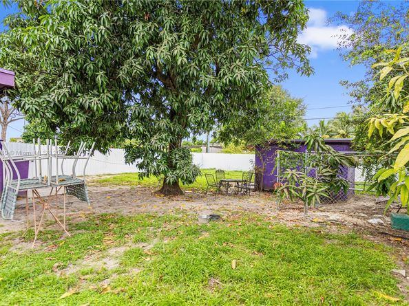 2531 NW 88th St, Miami FL 33147