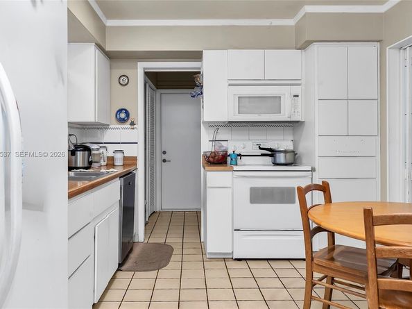 9011 SW 18th Ter, Miami FL 33165