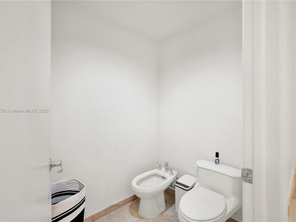 1 Century Ln 209, Miami Beach FL 33139