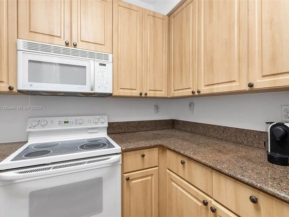 1 Century Ln 209, Miami Beach FL 33139