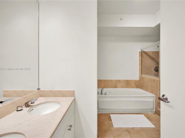 1 Century Ln 209, Miami Beach FL 33139