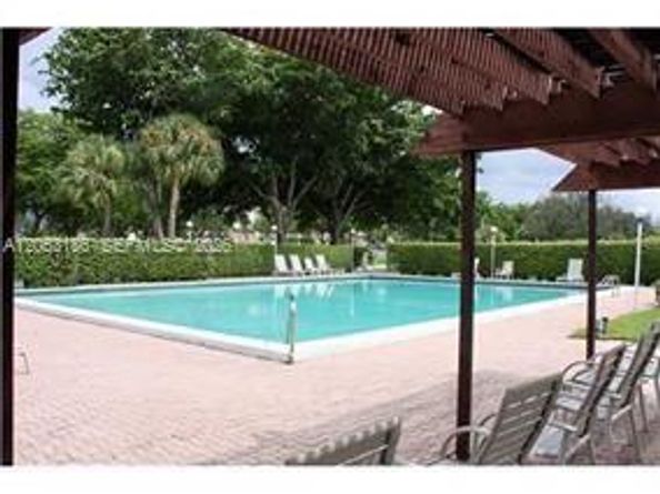 3100 W Rolling Hills Cir 101, Davie FL 33328