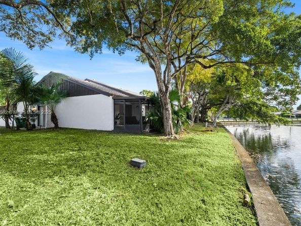 6417 W Pinehurst Cir W E23, Tamarac FL 33321