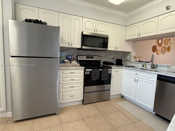 2206 S Cypress Bend Dr 508, Pompano Beach FL 33069